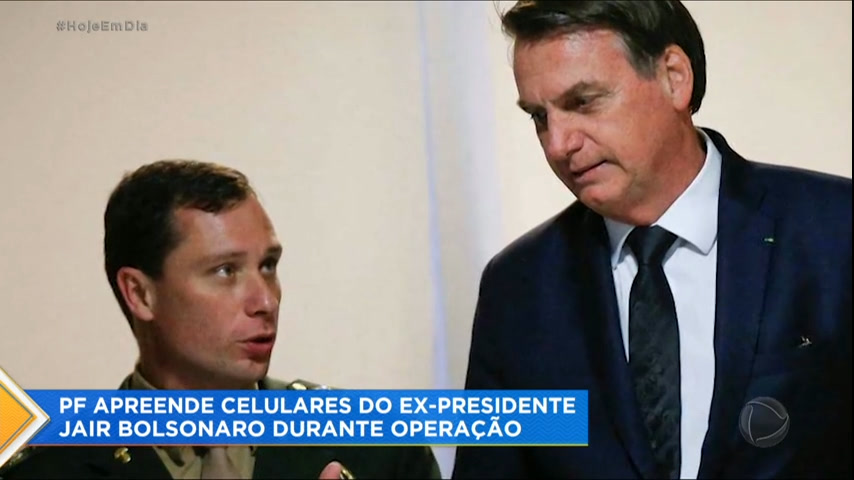 Vídeo: Polícia Federal apreende celulares de Bolsonaro durante operação