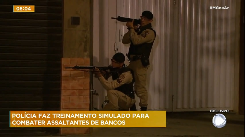 Vídeo: Polícia Militar faz treinamento simulado para combater assaltantes de bancos