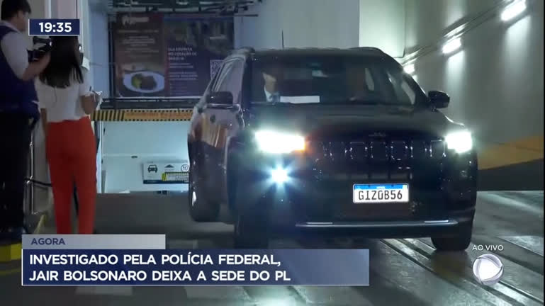 Vídeo: Investigado pela Polícia Federal, Jair Bolsonaro deixa sede do PL