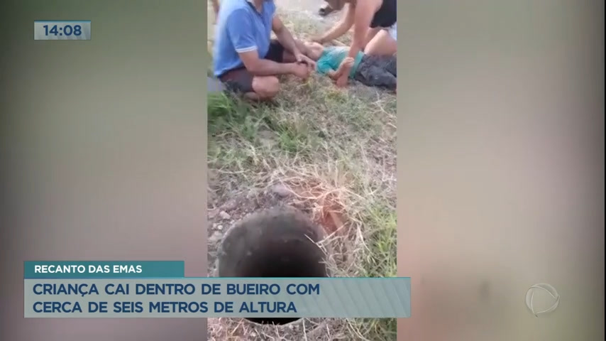 Vídeo: Criança cai dentro de buraco com cerca de seis metros de altura
