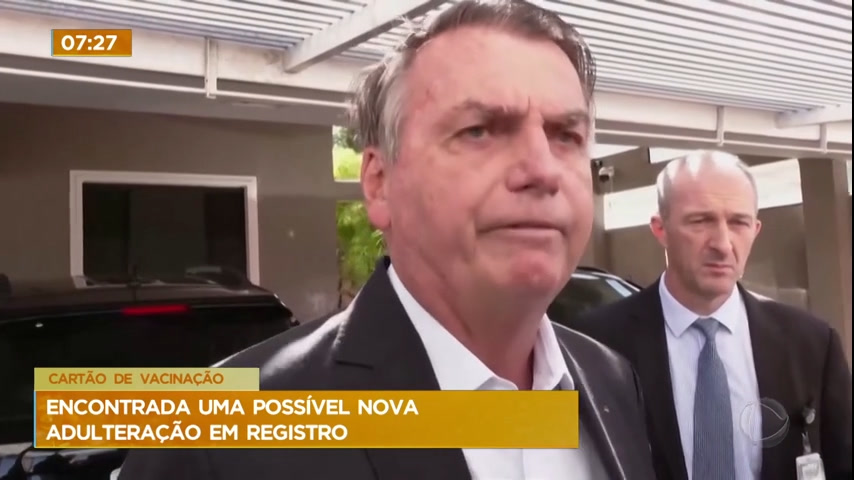 Vídeo: Nova denúncia aponta mais uma possível fraude na carteira de vacinação de Jair Bolsonaro