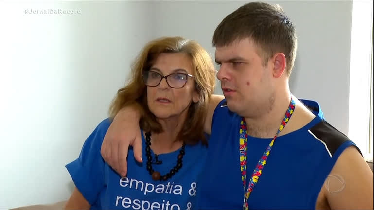 Vídeo: Rapaz autista é proibido de circular em condomínio, e mãe denuncia discriminação