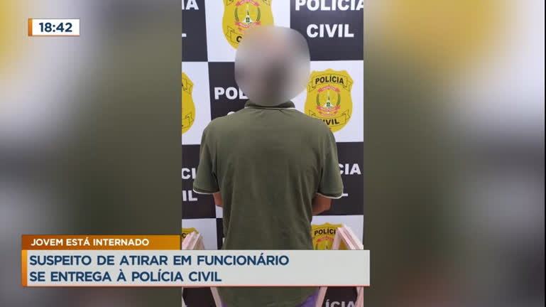 Vídeo: Homem que tentou matar jovem depois de informação falsa se entrega à polícia