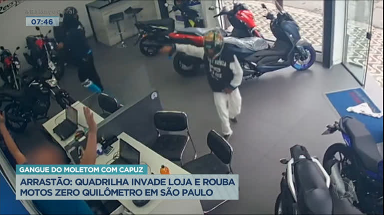 Vídeo: "Gangue do moletom com capuz" invade concessionária de motos na zona sul de SP