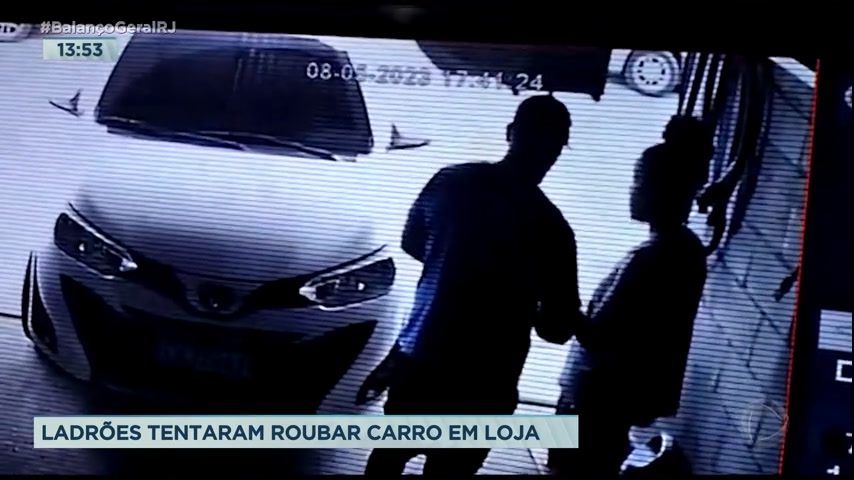 Vídeo: Ladrões se irritam ao tentar roubar carro em loja na zona norte do Rio
