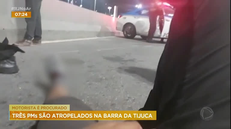Vídeo: PMs são atropelados em frente a shopping na zona oeste do Rio