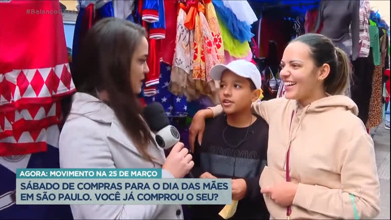 Vídeo: Paulistas fazem compras de última hora para o Dia das Mães na Rua 25 de Março