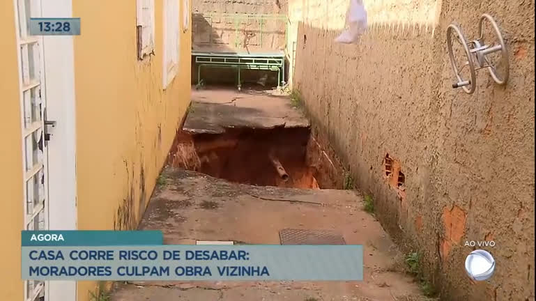 Vídeo: Casa corre risco de desabar em Vicente Pires (DF)