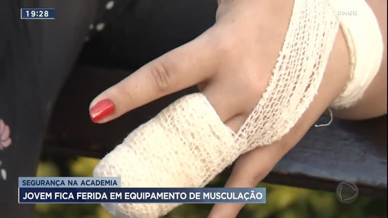 Jovem fica ferida ao utilizar equipamento de musculação em academia da Grande BH