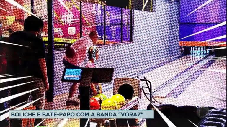 Vídeo: Banda Voraz participa de bate-papo e desafio de boliche