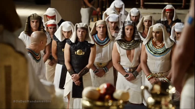 Vídeo: Comerciantes pedem para o faraó não libertar os hebreus | Os Dez Mandamentos