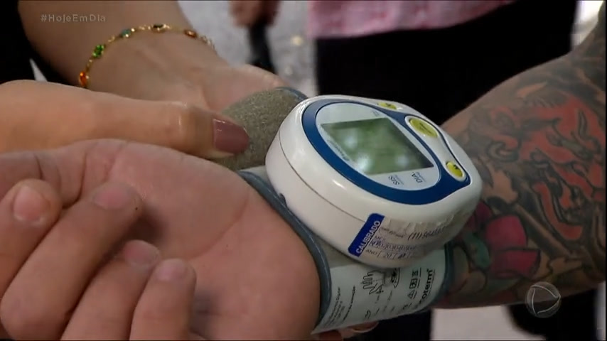 Vídeo: Hipertensão: aprenda a operar aparelho que mede a pressão