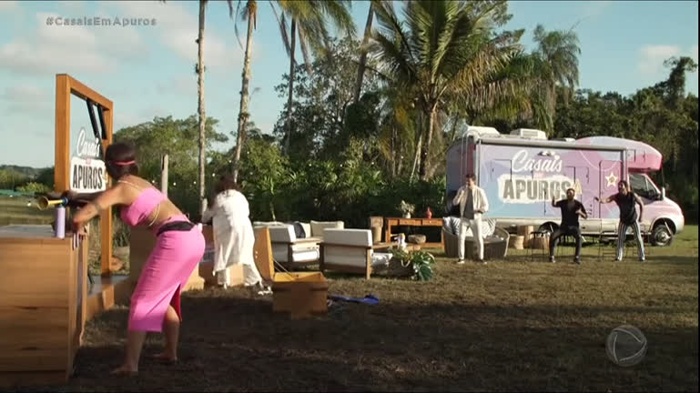 Vídeo: Finalistas da segunda temporada do Casais em Apuros enfrentam desafio por lua de mel dos sonhos