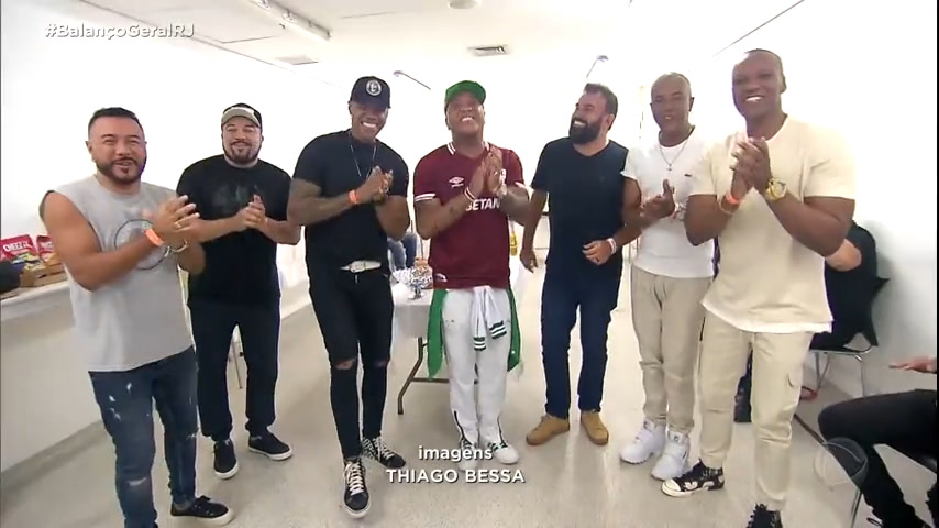 Vídeo: Grupo Swing e Simpatia anima torcida tricolor no Maracanã