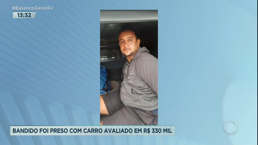 Vídeo: Homem é preso por transportar carro de luxo roubado no Rio