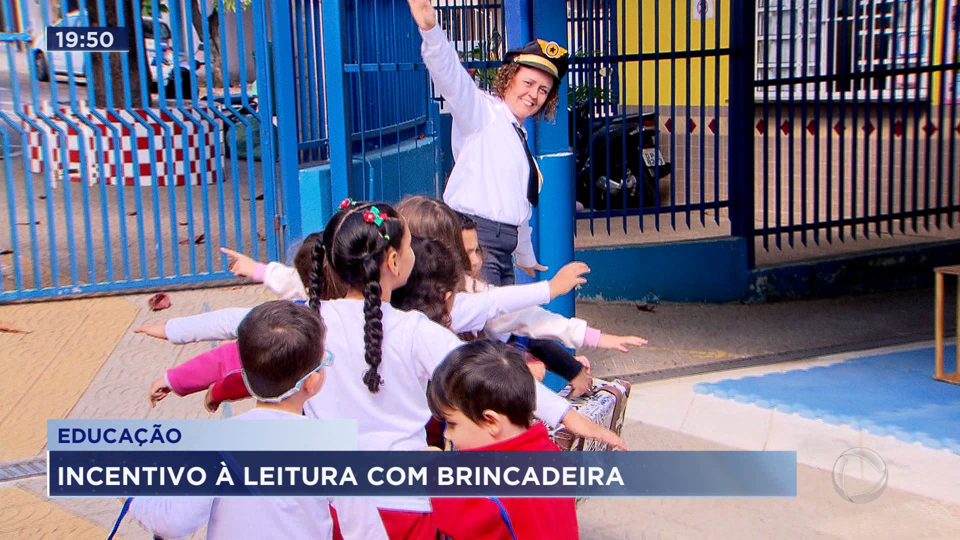 Vídeo: Incentivo à leitura em escola de São José