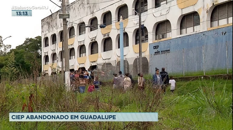 Vídeo: Alunos reclamam de escola abandonada na zona norte do Rio