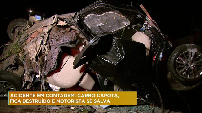 Vídeo: Carro capota, fica destruído e motorista se salva em Contagem, na Grande BH