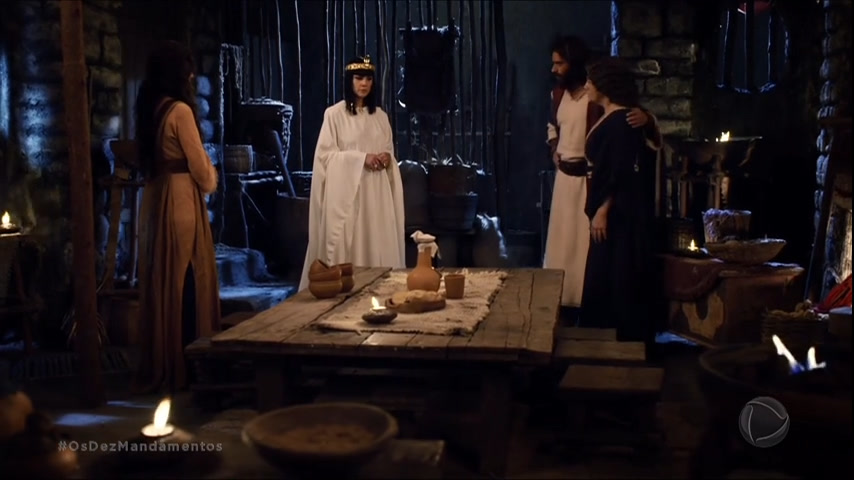 Vídeo: Nefertari vai à vila dos hebreus conversar com Moisés | Os Dez Mandamentos