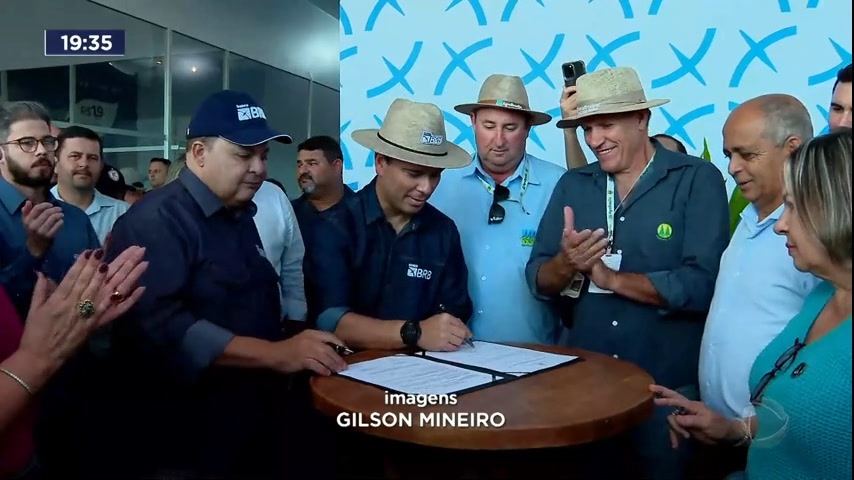 Vídeo: Produtores rurais recebem incentivos em visita de Ibaneis Rocha
