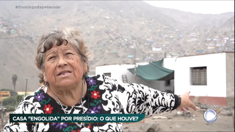 Vídeo: Casa é "engolida" por presídio em Lima, no Peru