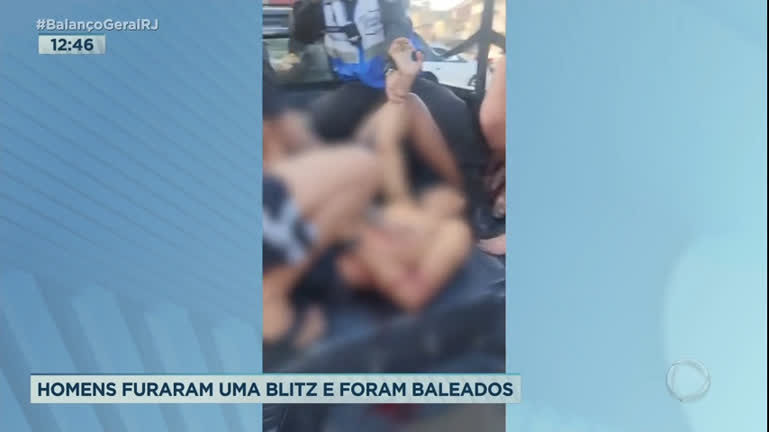 Vídeo: Homens furam blitz e são baleados em Caxias, na Baixada Fluminense