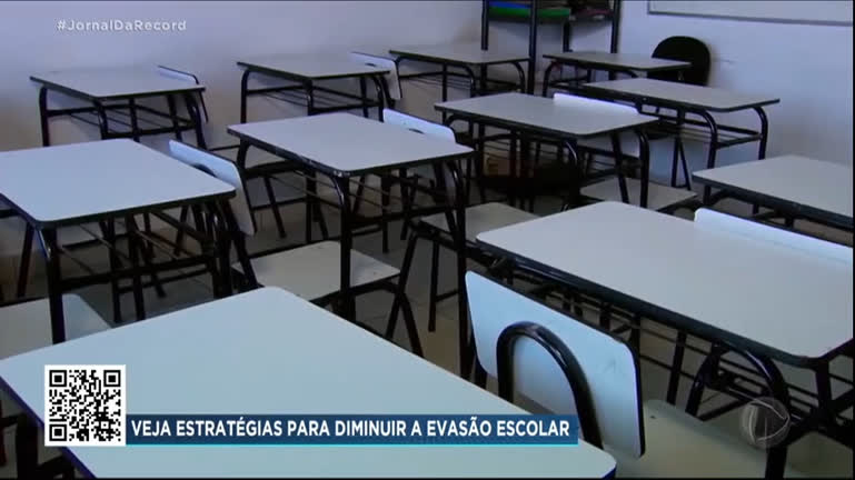 Vídeo: Índice de evasão escolar nos bairros pobres de SP é quatro vezes maior do que a taxa estadual