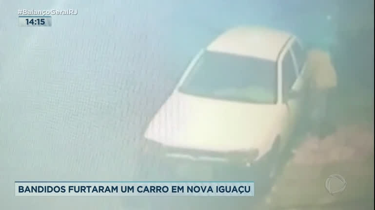 Vídeo: Bandidos furtam carro de mãe de dois filhos autistas em Nova Iguaçu, na Baixada Fluminense