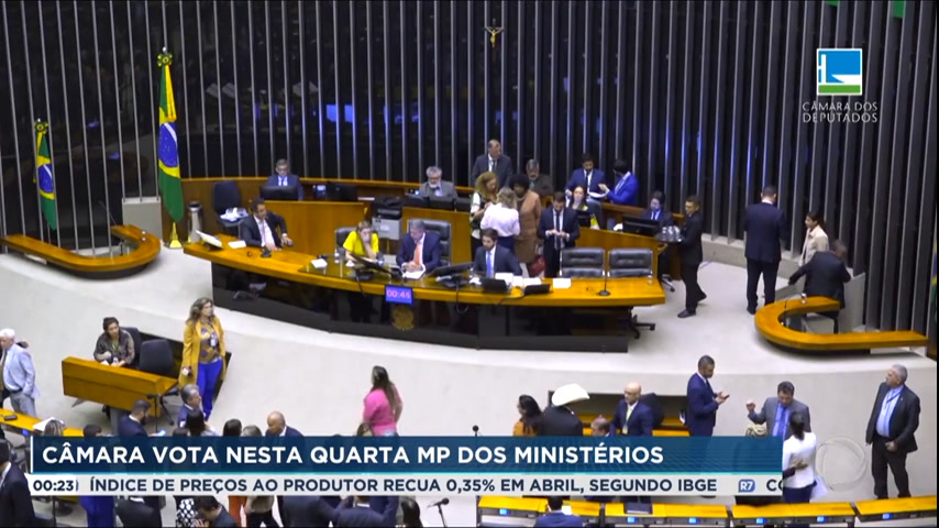 Vídeo: Câmara aprova Bolsa Família e adia votação para reorganização dos ministérios