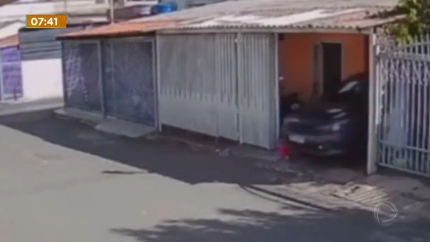 Vídeo: Vídeo: bebê é atropelado pelo pai na garagem de casa no DF
