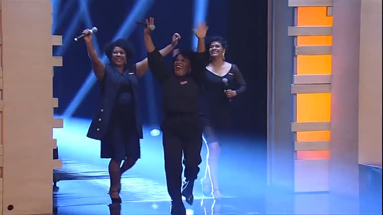 Vídeo: Garis dançarinas enfrentam desafio no palco do Hora do Faro