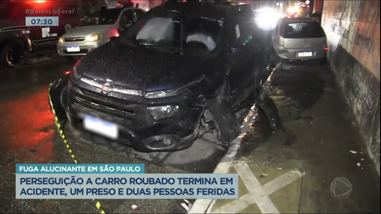 Vídeo: Perseguição a carro roubado termina em acidente, um preso e dois feridos