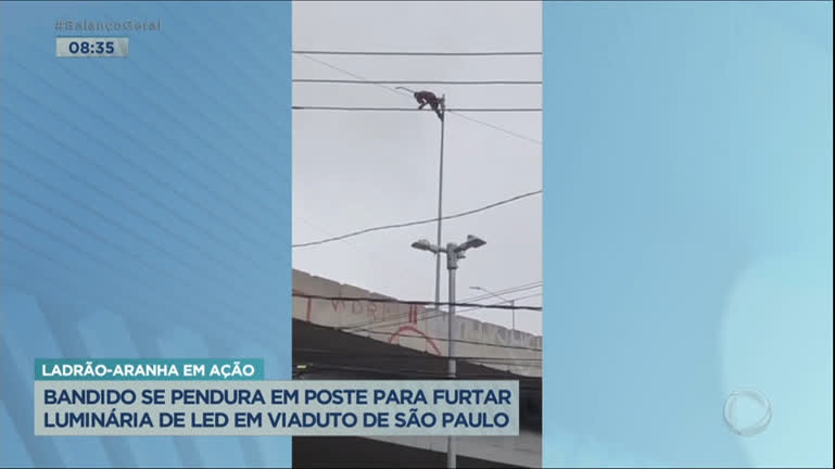 Vídeo: Bandido se pendura em poste para roubar luminárias em viaduto de SP