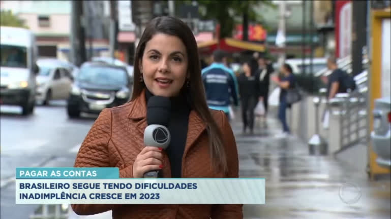 Vídeo: Brasileiros enfrentam dificuldades para pagar as contas.