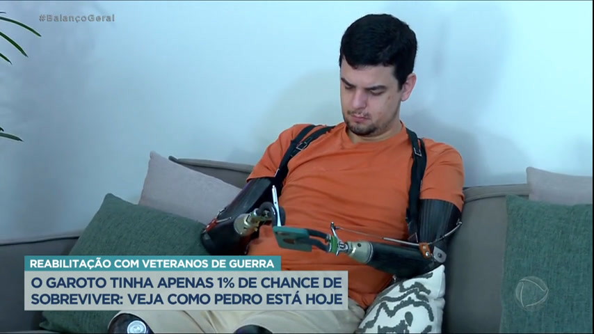 Vídeo: Jovem que perdeu braços e pernas após meningite se torna exemplo de superação