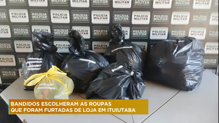 Vídeo: Criminosos escolhem as roupas que foram furtadas de loja em Ituiutaba (MG)