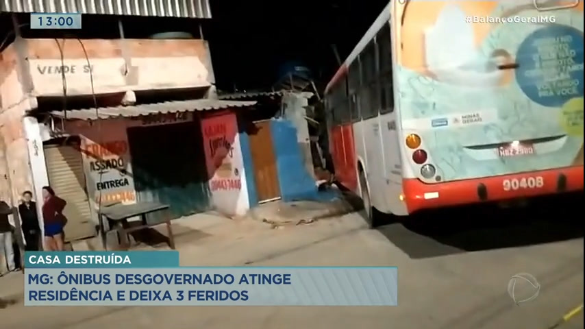 Vídeo: Ônibus desgovernado atinge casa e deixa três feridos em Ribeirão das Neves (MG)