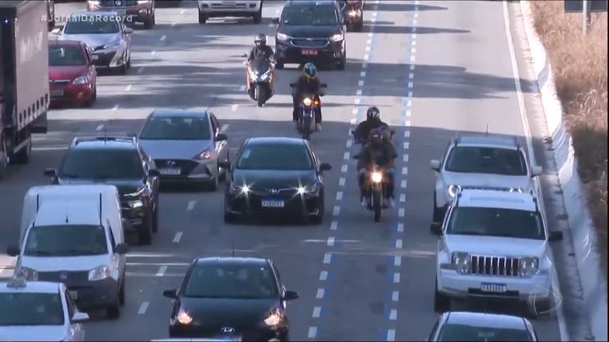 Vídeo: Faixa exclusiva para motos melhora o trânsito e diminui número de acidentes em São Paulo