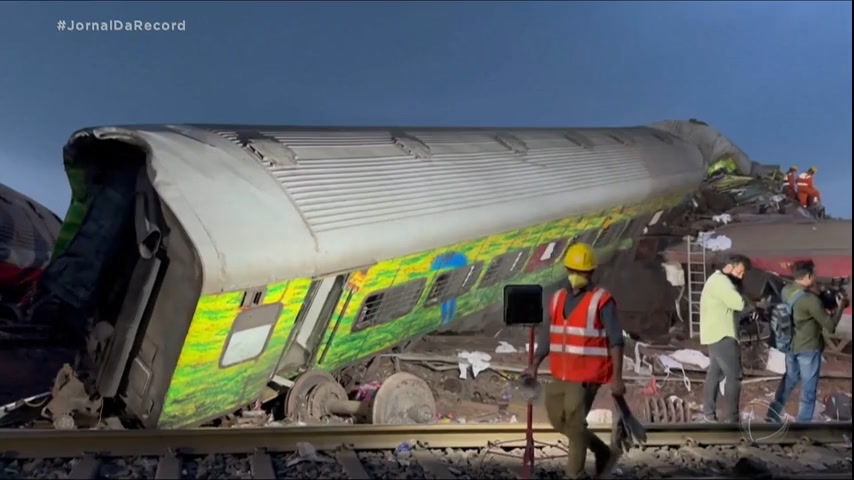 Vídeo: Chega a 288 o número de mortos em acidente ferroviário na Índia
