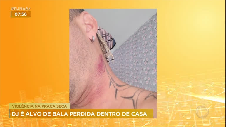 Vídeo: DJ é atingido de raspão no pescoço na zona oeste do Rio