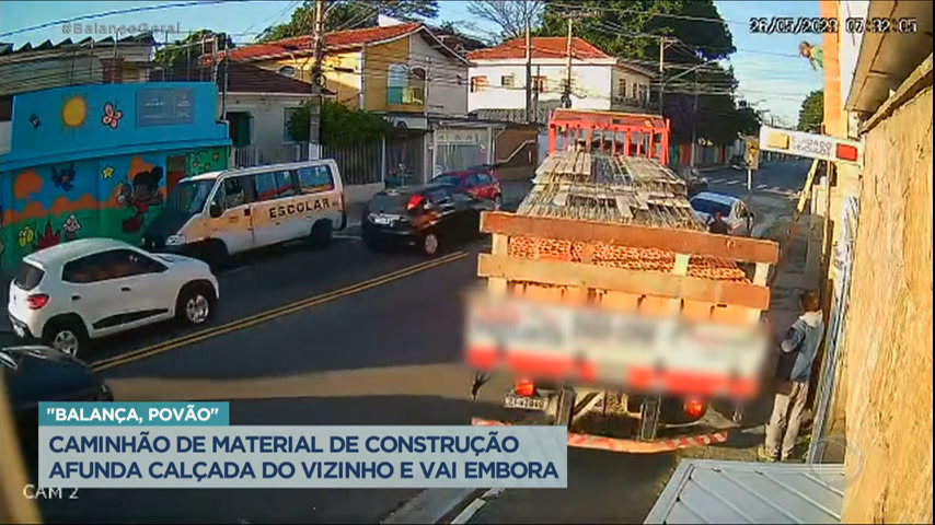 Vídeo: Balança Povão : Caminhão de material de construção afunda calçada e vai embora