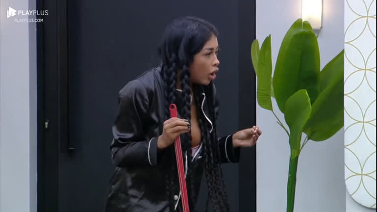 Vídeo: Medrado se revolta ao ser chamada de 'bruxona' por Erick: "Estou de saco cheio" | A Grande Conquista