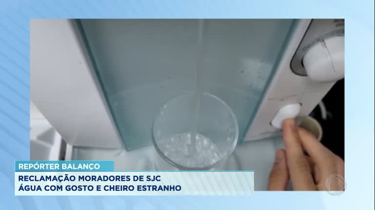 Vídeo: MORADORES DE SÃO JOSÉ DOS CAMPOS RECLAMAM DE CHEIRO E SABOR DE ÁGUA
