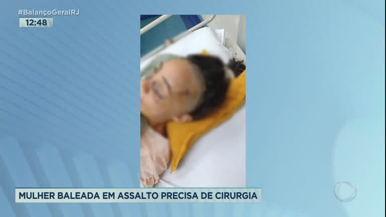 Vídeo: Mulher aguarda cirurgia após ser baleada na cabeça durante assalto na zona oeste do Rio
