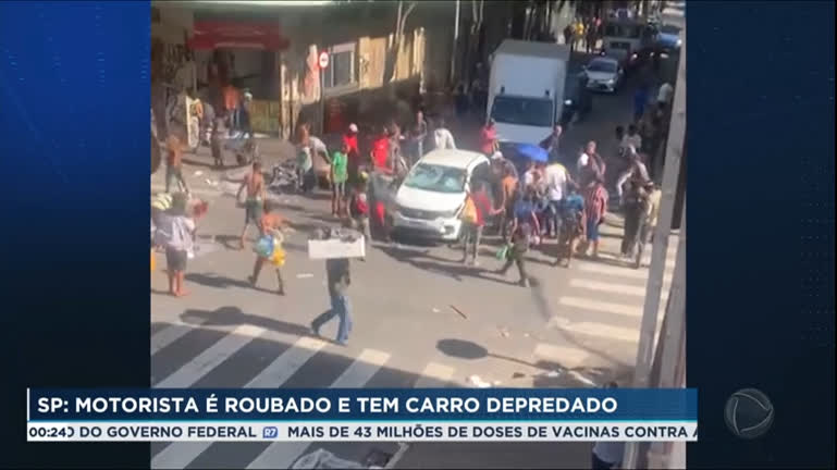 Vídeo: Motorista de aplicativo é atacado e roubado na Cracolândia
