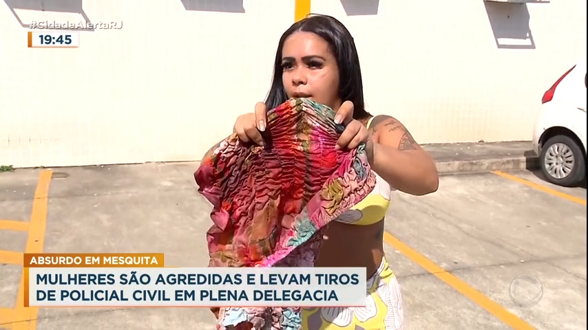 Vídeo: Policial agride e atira em mulheres dentro de delegacia no Rio