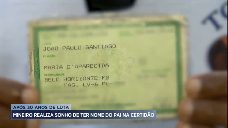 Vídeo: Mineiro realiza sonho de ter nome do pai na certidão após 30 anos