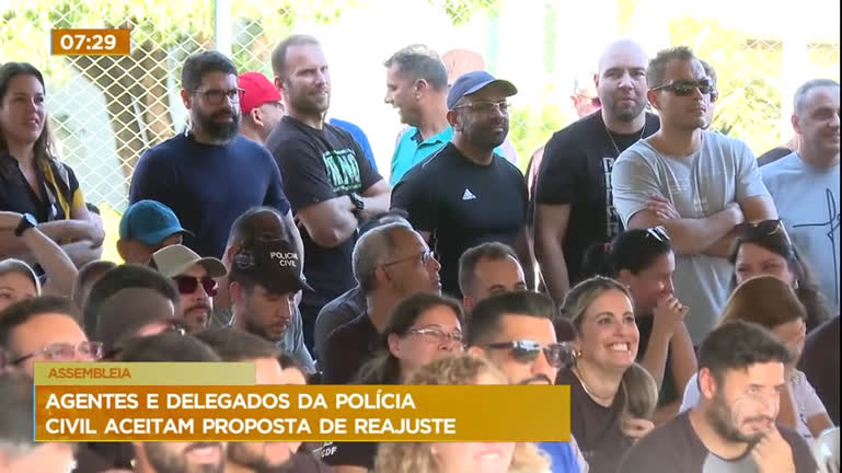 Vídeo: Agentes e delegados da Polícia Civil aceitam proposta de reajuste