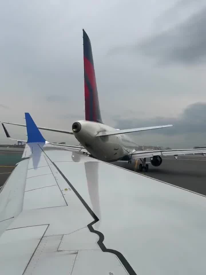 Vídeo: Aviões se chocam enquanto taxiavam em aeroporto dos EUA