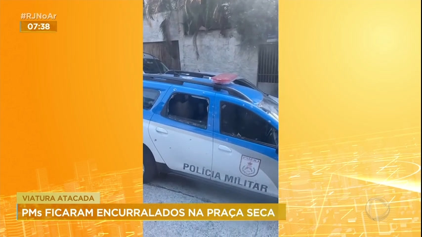 Vídeo: Policiais militares são atacados por traficantes na zona oeste do Rio